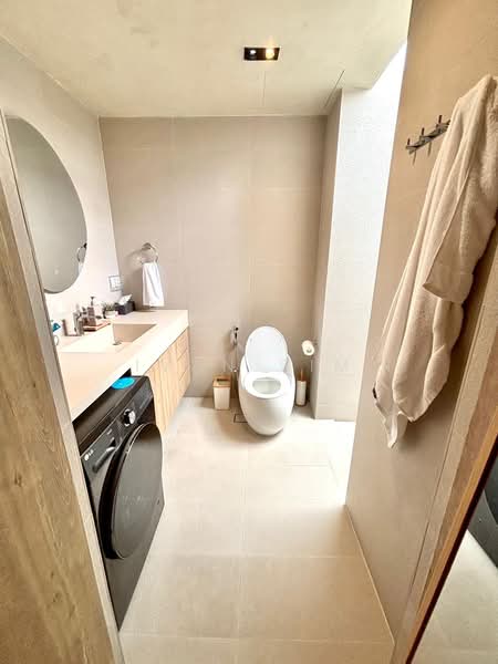 Jupiter 18 Condominium For Sale at S$ 1,380,000 | PropertyGuru Singapore - Bathroom