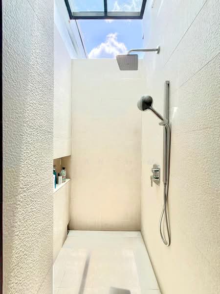 Jupiter 18 Condominium For Sale at S$ 1,380,000 | PropertyGuru Singapore - Bathroom