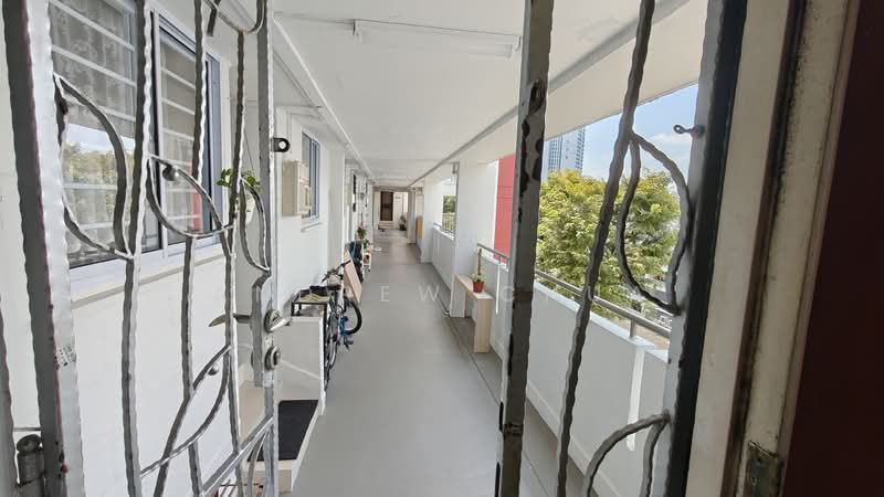 319 Ang Mo Kio Avenue 1 HDB Flat For Sale at S$ 530,000 | PropertyGuru Singapore - Corridor