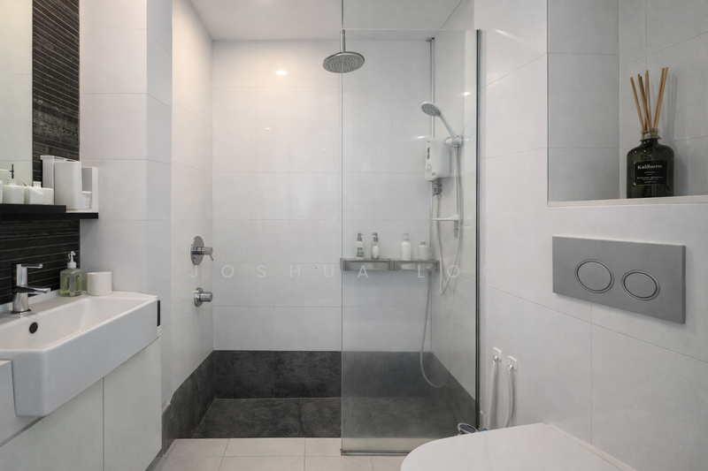 Robertson Edge Apartment For Sale at S$ 948,000 | PropertyGuru Singapore - Bathroom