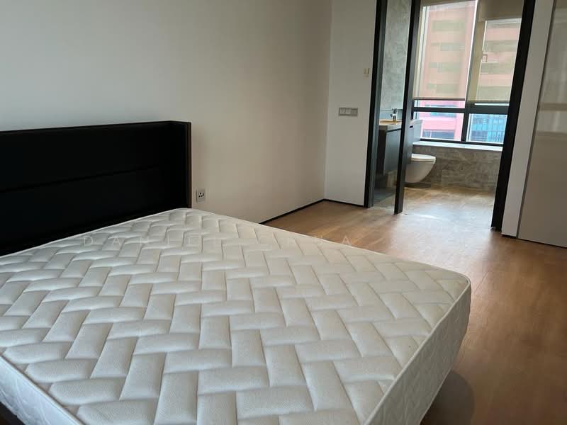 OUE Twin Peaks Condominium For Sale at S$ 4,000,000 | PropertyGuru Singapore - Bedroom