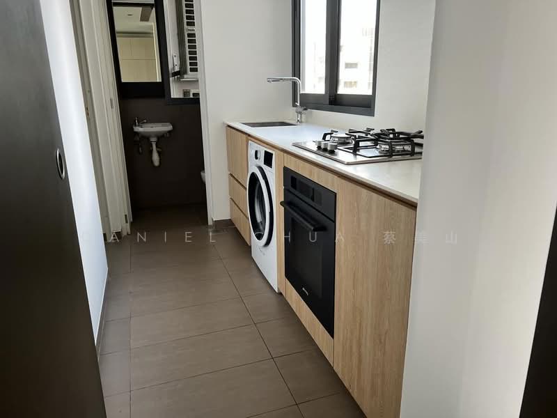 OUE Twin Peaks Condominium For Sale at S$ 4,000,000 | PropertyGuru Singapore - Kitchen