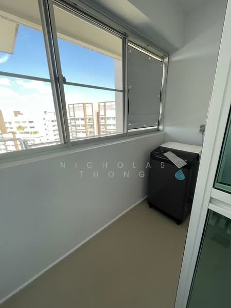 451A Bukit Batok West Avenue 6, 451A Bukit Batok West Avenue 6, Room Rental, 400 sqft, HDB Flat For Rent, by Nicholas Thong, 500087444 - Balcony - PropertyGuru.com.sg