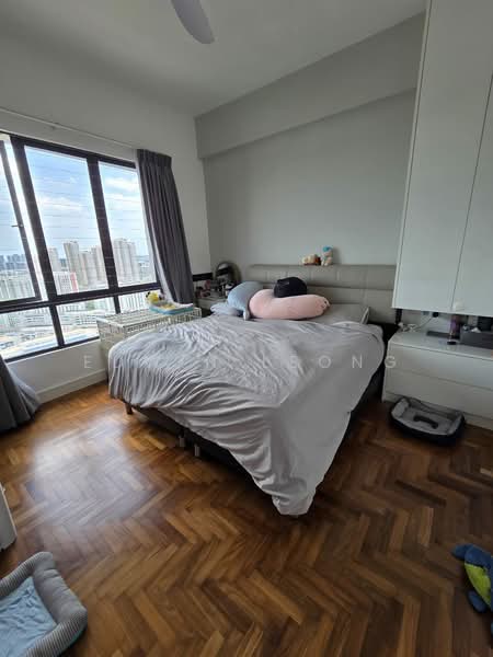 Regent Heights Condominium For Sale at S$ 1,188,888 | PropertyGuru Singapore - Master Bedroom