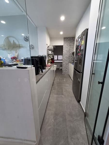 Regent Heights Condominium For Sale at S$ 1,188,888 | PropertyGuru Singapore - Kitchen