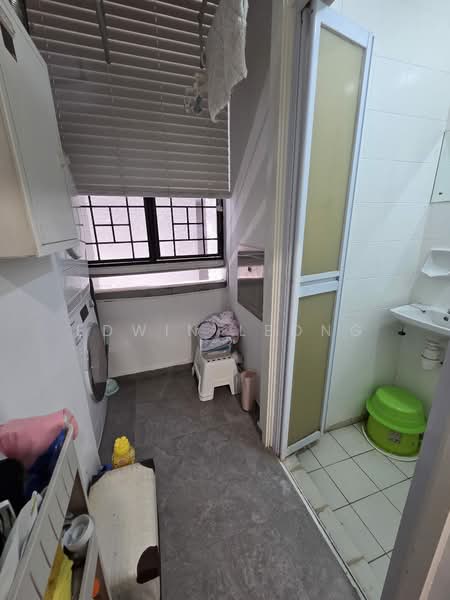 Regent Heights Condominium For Sale at S$ 1,188,888 | PropertyGuru Singapore - Yard & Kitchen Toilet