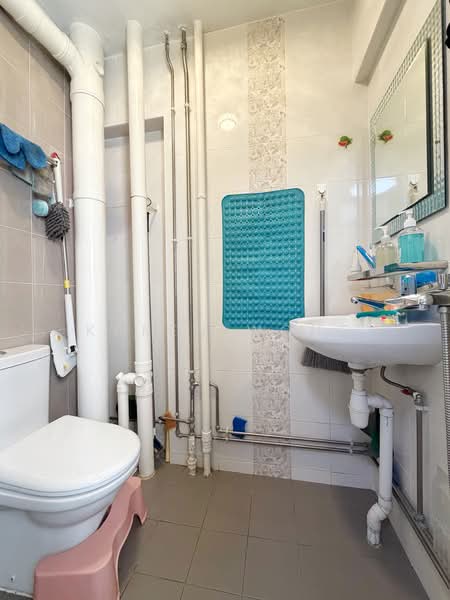 110 Mcnair Road, 110 Mcnair Road, 3 Bedrooms, 1,550 sqft, HDB Flat For Sale, by Karen Wong, 500087447 - Bathroom - PropertyGuru.com.sg