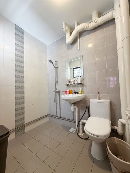 110 Mcnair Road, 110 Mcnair Road, 3 Bedrooms, 1,550 sqft, HDB Flat For Sale, by Karen Wong, 500087447 - Bathroom - PropertyGuru.com.sg