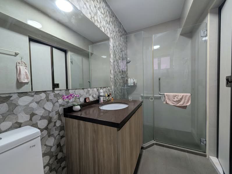 564 Hougang Street 51 HDB Flat For Sale at S$ 965,000 | PropertyGuru Singapore - Bathroom