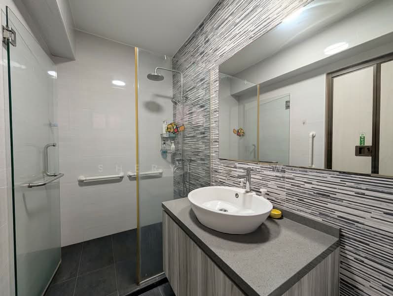 564 Hougang Street 51 HDB Flat For Sale at S$ 965,000 | PropertyGuru Singapore - Bathroom