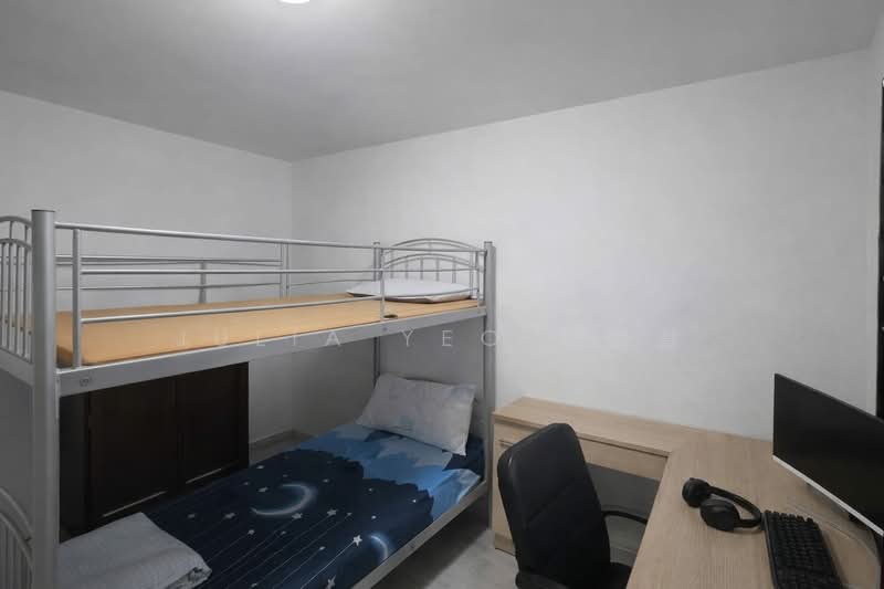 235 Serangoon Avenue 3 HDB Flat For Sale at S$ 780,000 | PropertyGuru Singapore - Bedroom