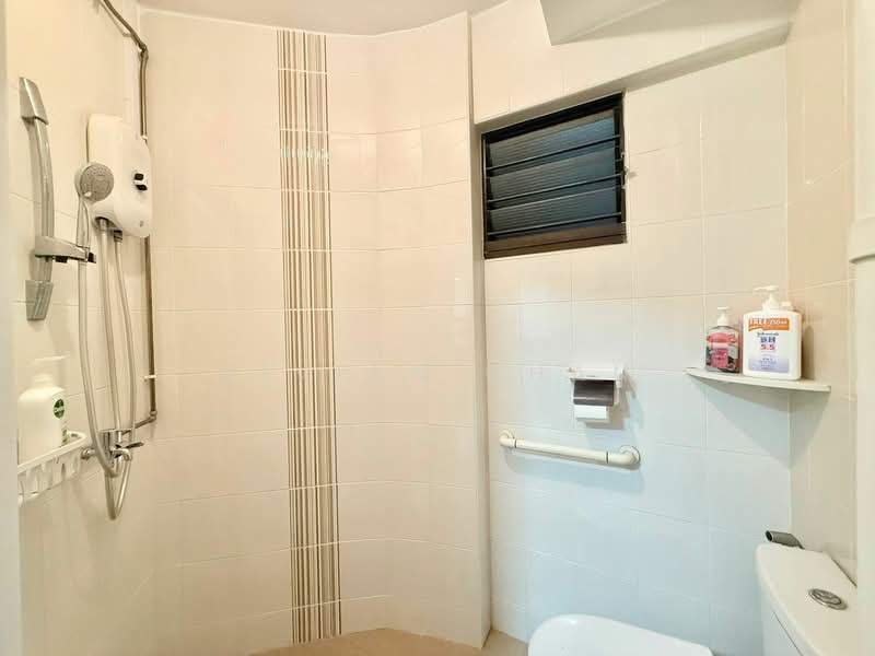 143 Lorong Ah Soo HDB Flat For Sale at S$ 690,000 | PropertyGuru Singapore - Common Bathroom