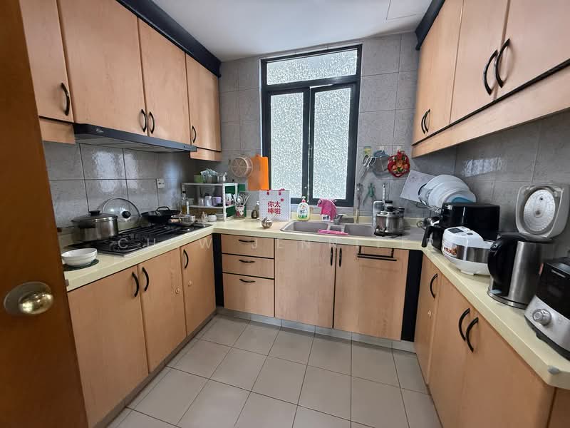 Regent Heights Condominium For Sale at S$ 1,360,000 | PropertyGuru Singapore - Kitchen
