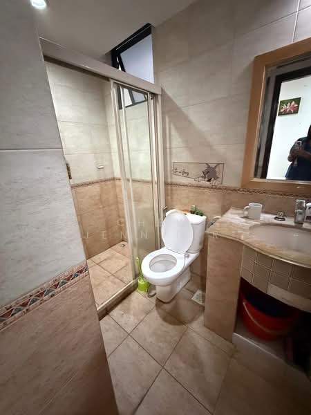 Regent Heights Condominium For Sale at S$ 1,360,000 | PropertyGuru Singapore - Bathroom