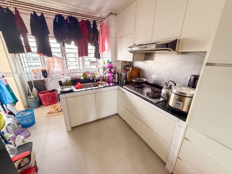 61 Chai Chee Road HDB Flat For Sale at S$ 588,000 | PropertyGuru Singapore - Kitchen