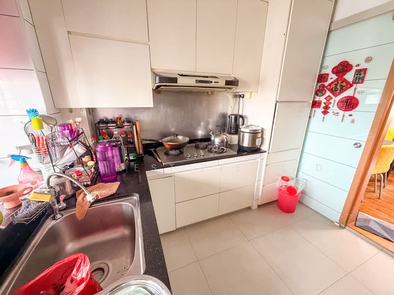 61 Chai Chee Road HDB Flat For Sale at S$ 588,000 | PropertyGuru Singapore - Kitchen
