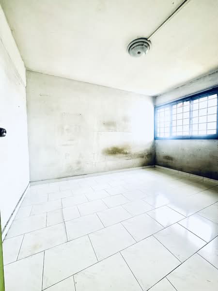 208 Boon Lay Place HDB Flat For Sale at S$ 358,000 | PropertyGuru Singapore - Interior