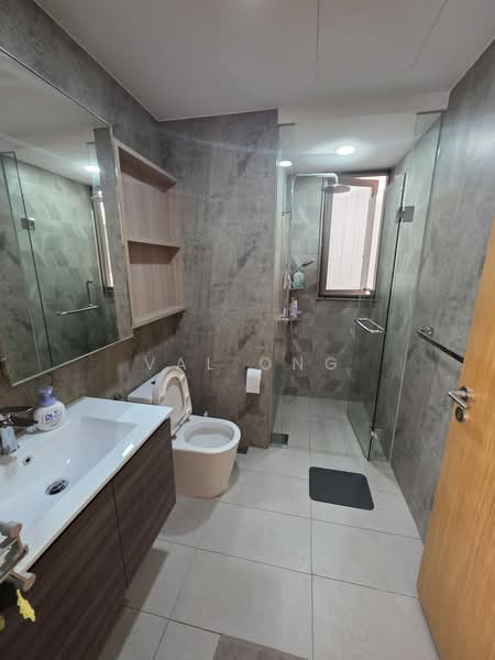 The Vales Condominium For Sale at S$ 2,350,000 | PropertyGuru Singapore - Bathroom