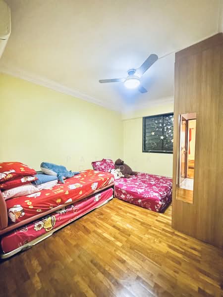 430 Clementi Avenue 3 HDB Flat For Sale at S$ 488,000 | PropertyGuru Singapore - Bedroom
