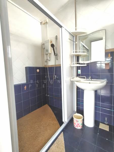 10E Bedok South Avenue 2, 10E Bedok South Avenue 2, 4 Bedrooms, 1,528 sqft, HDB Flat For Rent, by CLARENCE LIANG, 500087521 - Bathroom - PropertyGuru.com.sg