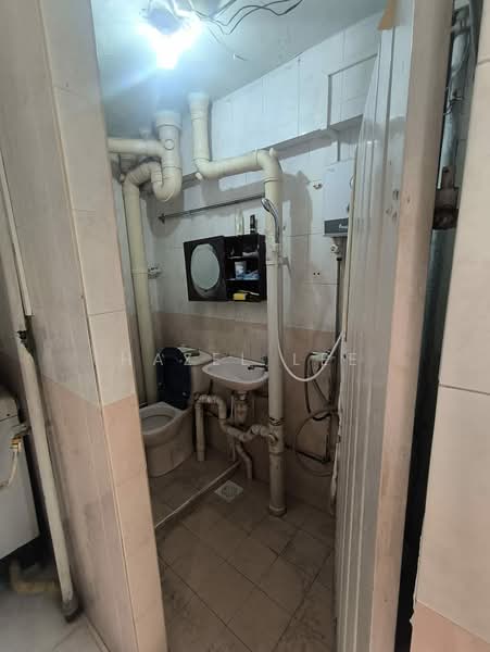 8 Jalan Batu, 8 Jalan Batu, 3 Bedrooms, 526 sqft, HDB Flat For Rent, by Hazel Lee, 500087524 - Bathroom - PropertyGuru.com.sg