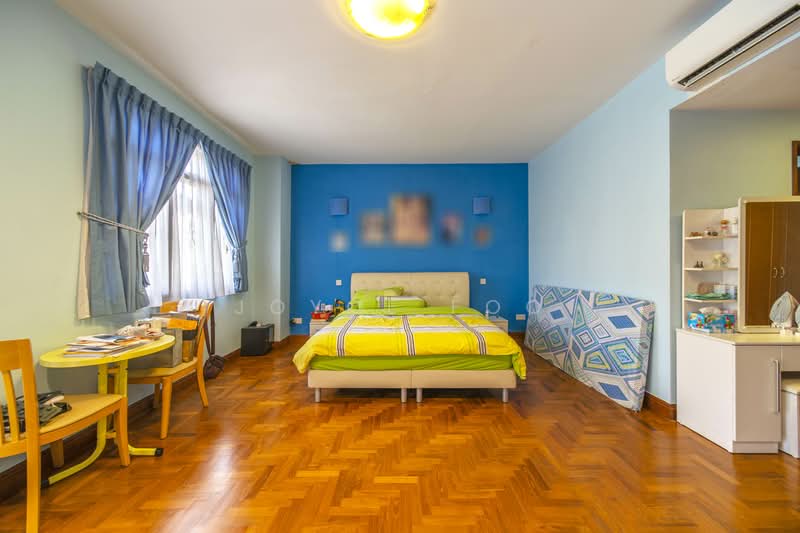 Park Villas Terraced House For Sale at S$ 3,080,000 | PropertyGuru Singapore - Master Bedroom