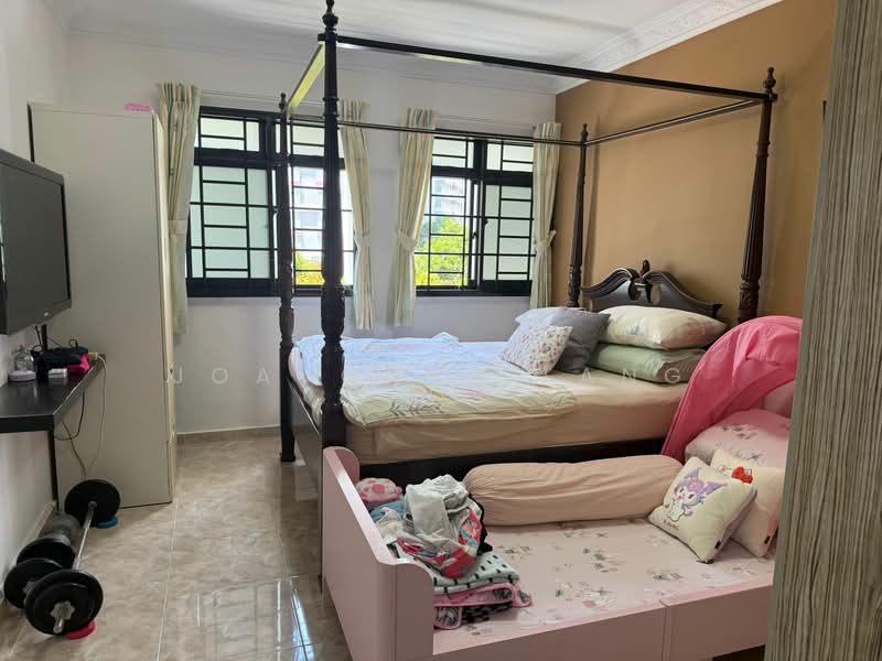 658B Jurong West Street 65 HDB Flat For Sale at S$ 668,000 | PropertyGuru Singapore - Bedroom