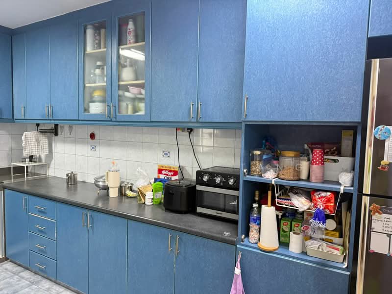 658B Jurong West Street 65 HDB Flat For Sale at S$ 668,000 | PropertyGuru Singapore - Kitchen