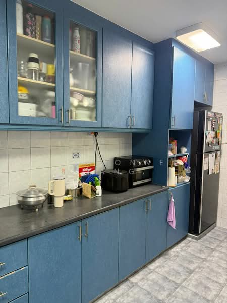 658B Jurong West Street 65 HDB Flat For Sale at S$ 668,000 | PropertyGuru Singapore - Kitchen