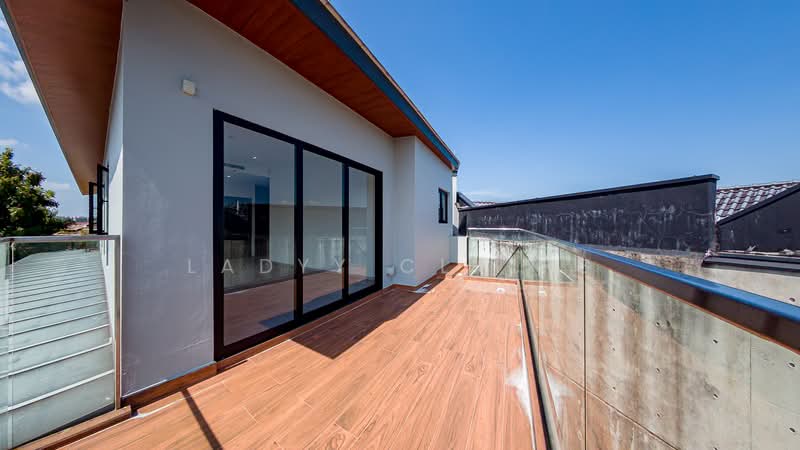 Vanda Avenue / Vanda Drive / Vanda Avenue Crescent / Vanda Road Semi-Detached House For Sale at S$ 15,280,000 | PropertyGuru Singapore - Balcony