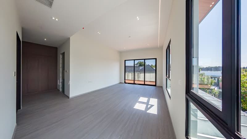 Vanda Avenue / Vanda Drive / Vanda Avenue Crescent / Vanda Road Semi-Detached House For Sale at S$ 15,280,000 | PropertyGuru Singapore - Living Room