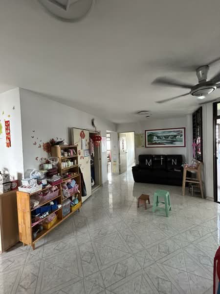 673C Jurong West Street 65 HDB Flat For Sale at S$ 650,000 | PropertyGuru Singapore - Living Room