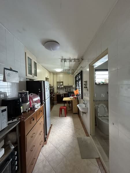 673C Jurong West Street 65 HDB Flat For Sale at S$ 650,000 | PropertyGuru Singapore - Kitchen