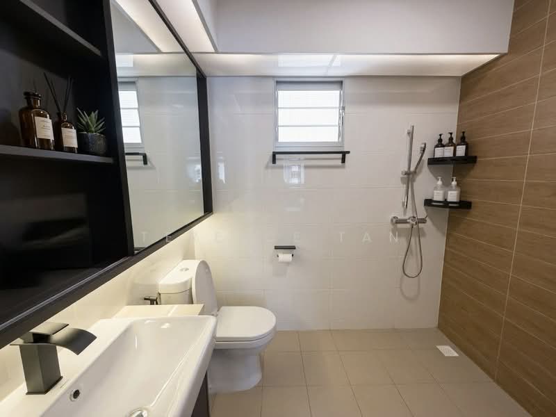 876C Tampines Avenue 8 HDB Flat For Sale at S$ 950,000 | PropertyGuru Singapore - Bathroom