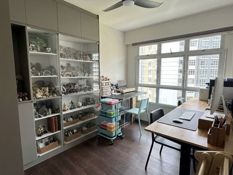 876C Tampines Avenue 8 HDB Flat For Sale at S$ 950,000 | PropertyGuru Singapore - Study