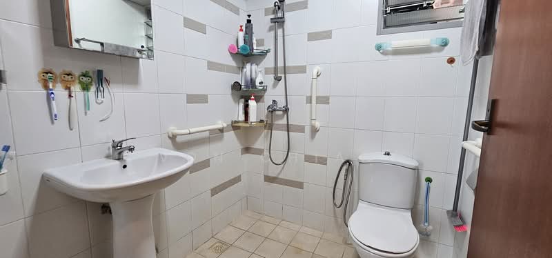 209B Compassvale Lane HDB Flat For Sale at S$ 700,000 | PropertyGuru Singapore - Bathroom
