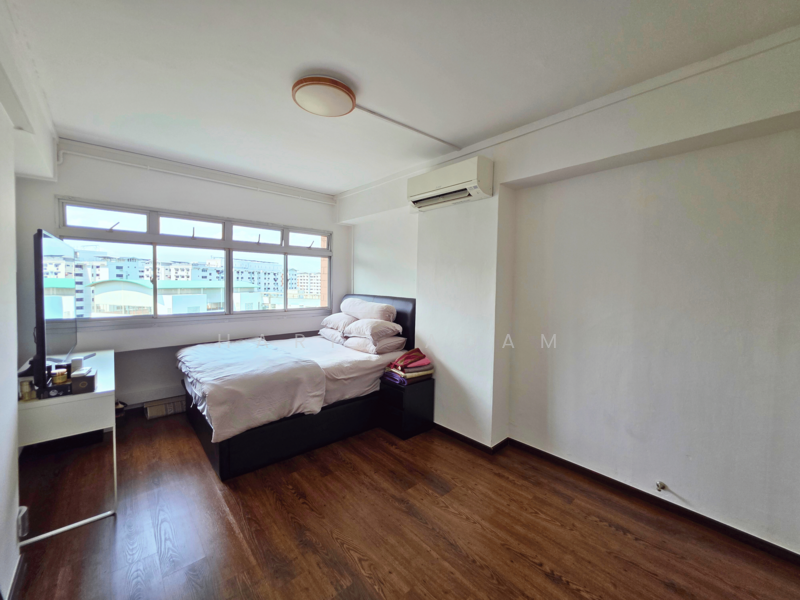869 Woodlands Street 83 HDB Flat For Sale at S$ 930,000 | PropertyGuru Singapore - Bedroom