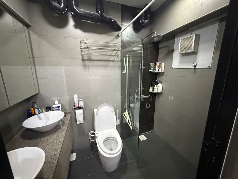 250B Compassvale Street HDB Flat For Sale at S$ 978,000 | PropertyGuru Singapore - Bathroom