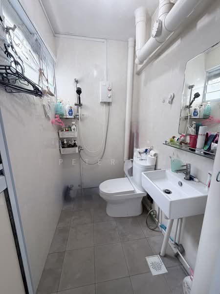 227 Yishun Street 21, 227 Yishun Street 21, 3 Bedrooms, 1,001 sqft, HDB Flat For Rent, by Peter Ng, 500087598 - Bathroom - PropertyGuru.com.sg