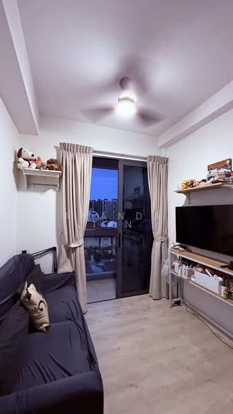 Vibes @ Upper Serangoon Apartment For Sale at S$ 780,000 | PropertyGuru Singapore - Living Room