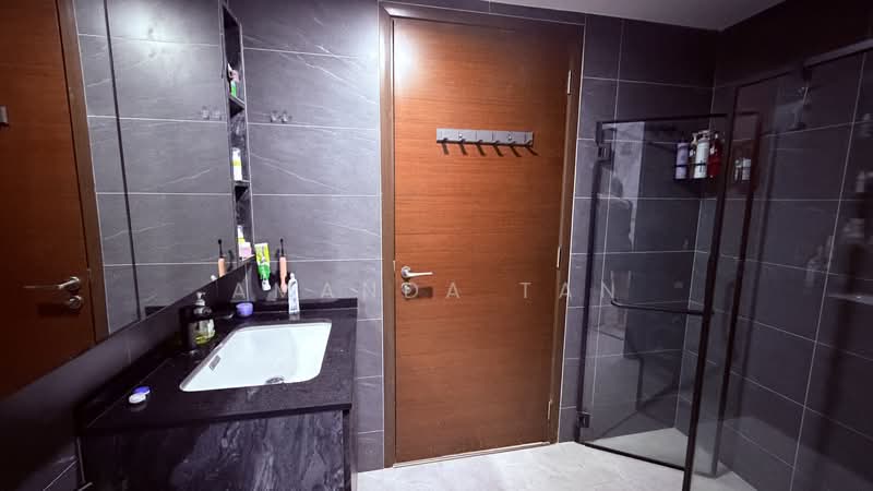 Vibes @ Upper Serangoon Apartment For Sale at S$ 780,000 | PropertyGuru Singapore - Bathroom