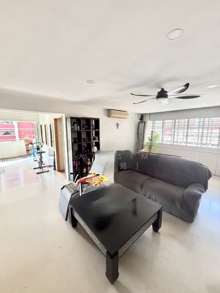 607 Elias Road HDB Flat For Sale at S$ 949,000 | PropertyGuru Singapore - Living Room