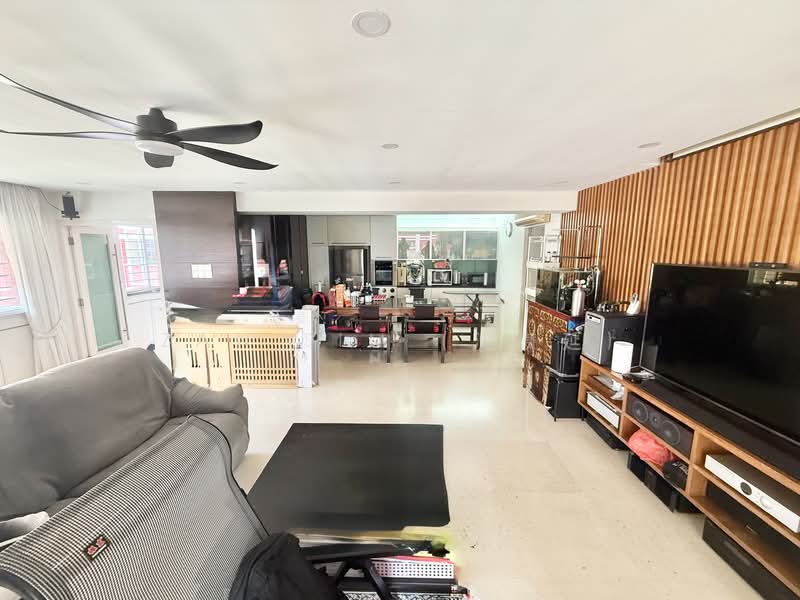 607 Elias Road HDB Flat For Sale at S$ 949,000 | PropertyGuru Singapore - Living Room