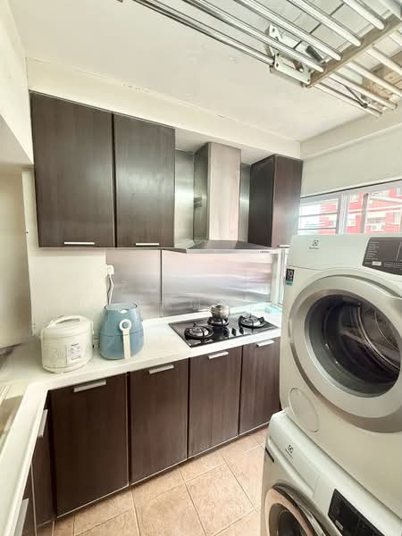 607 Elias Road HDB Flat For Sale at S$ 949,000 | PropertyGuru Singapore - Kitchen