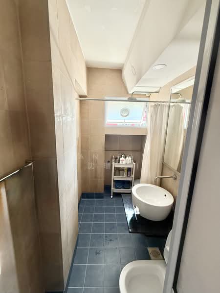 607 Elias Road HDB Flat For Sale at S$ 949,000 | PropertyGuru Singapore - Bathroom