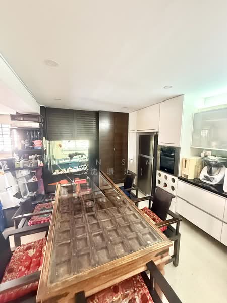 607 Elias Road HDB Flat For Sale at S$ 949,000 | PropertyGuru Singapore - Kitchen