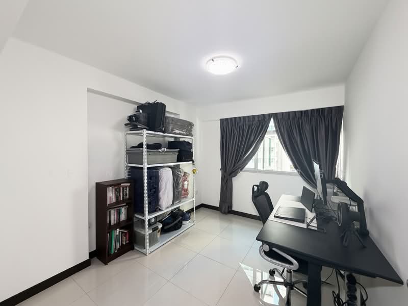 416B Fernvale Link HDB Flat For Sale at S$ 788,000 | PropertyGuru Singapore - Common Bedroom 2 (No Built Ins!)