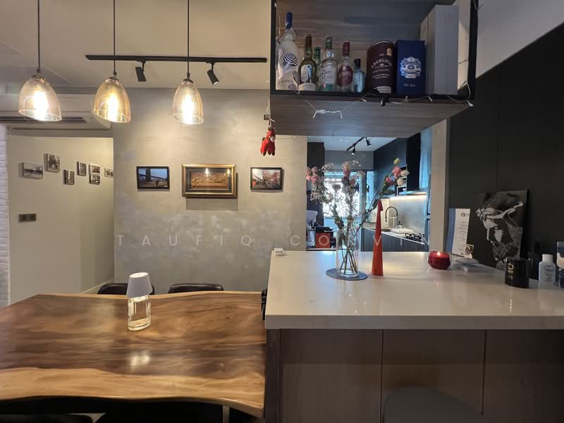 676D Punggol Drive HDB Flat For Sale at S$ 777,000 | PropertyGuru Singapore - Dining Room