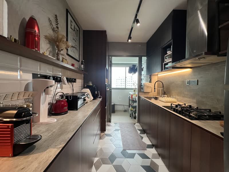 676D Punggol Drive HDB Flat For Sale at S$ 777,000 | PropertyGuru Singapore - Kitchen