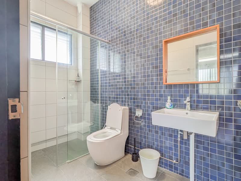 Lucky Heights, Lucky Heights, 5 Bedrooms, 4,500 sqft, Semi-Detached House For Rent, by Michael Lee, 500087635 - Bathroom - PropertyGuru.com.sg